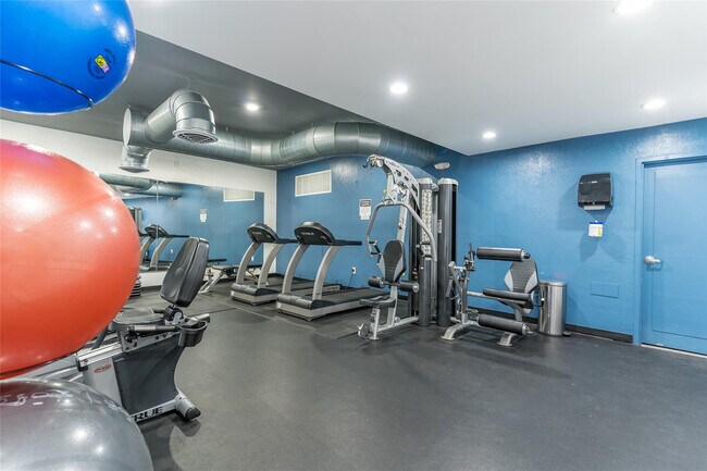 Building Photo - 401 Golden Isles Dr