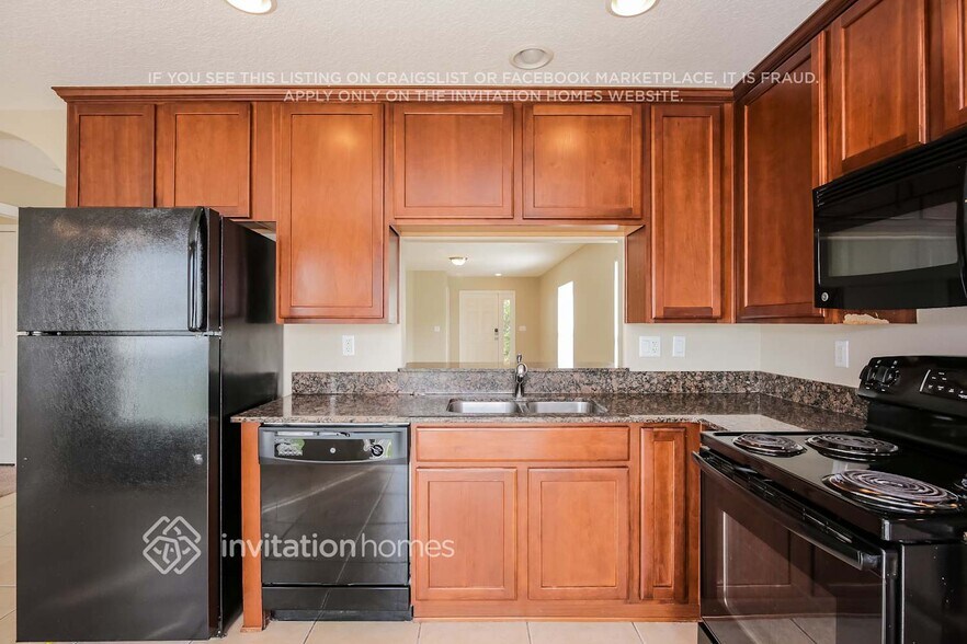 Building Photo - 2458 Hamlet Cir