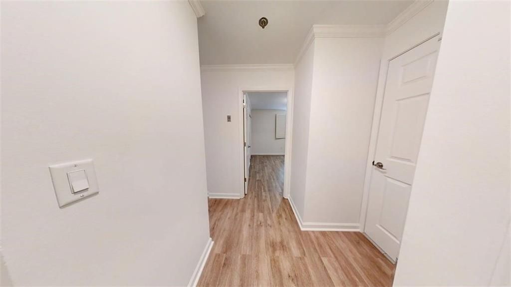 Building Photo - 300 Johnson Ferry Rd