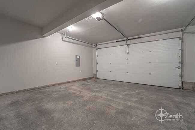 Building Photo - 16327 NE 21st St