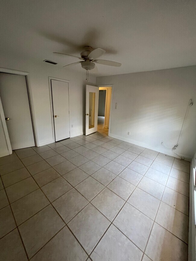 Building Photo - 420 Westwood Dr