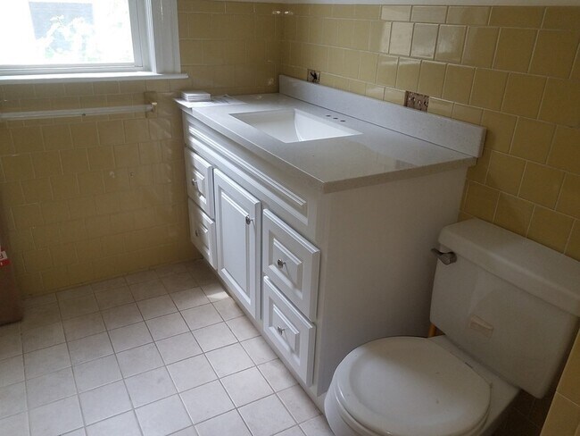 Building Photo - 68 Burnside St