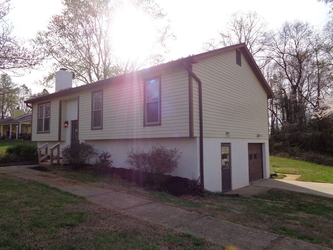 Building Photo - Nice! Updated House with Unfinished Basement-Ready for Move-In