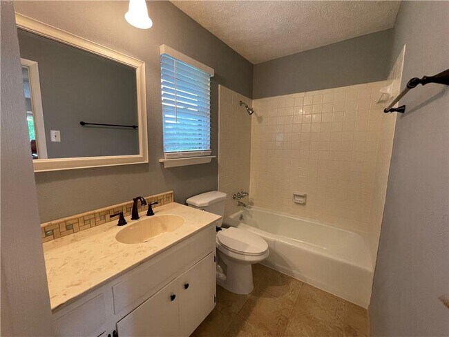 Building Photo - 7415 Shadywood Dr