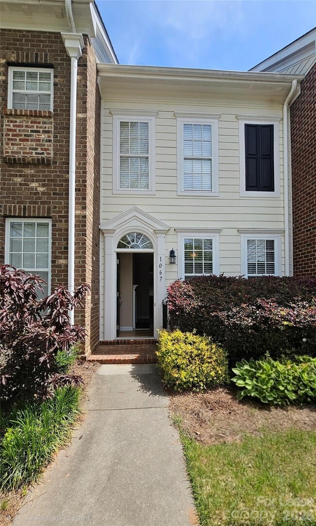 Building Photo - 1067 Writers Way