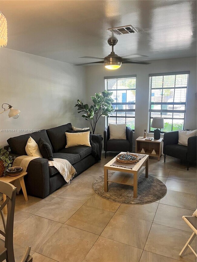 Building Photo - 2567 NE 182nd St