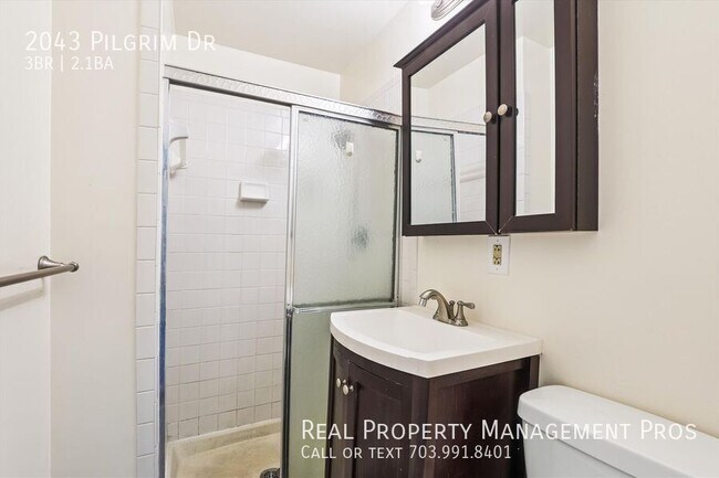 Building Photo - 2043 Pilgrim Dr
