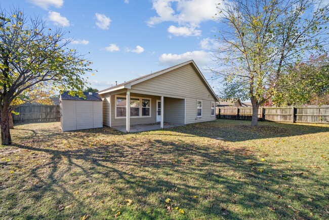 Building Photo - Perfect Home In The Heart of Bixby!