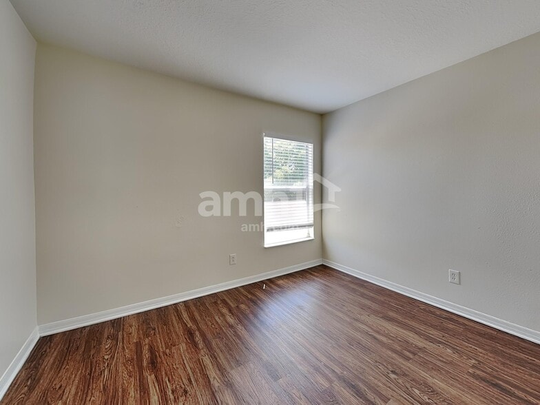 Building Photo - 8523 Deer Chase Dr
