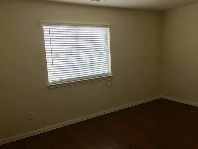 Building Photo - 734 Horseshoe Springs Ln
