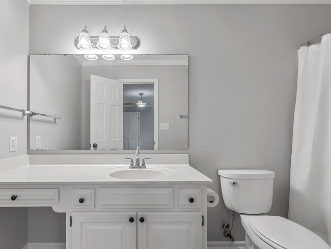 Building Photo - Luxury Living Awaits in this 6 Bedroom, 5 Bathroom Home – Elegant Comfort in a Prime Location