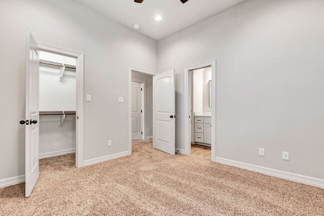 Building Photo - 311 Fairway Dr