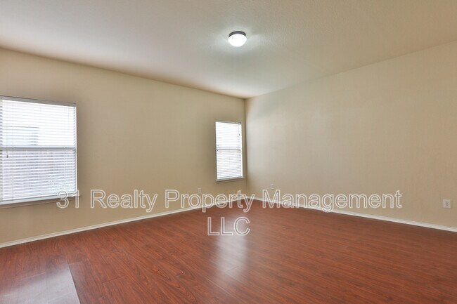 Building Photo - 3108 Kennedy Dr