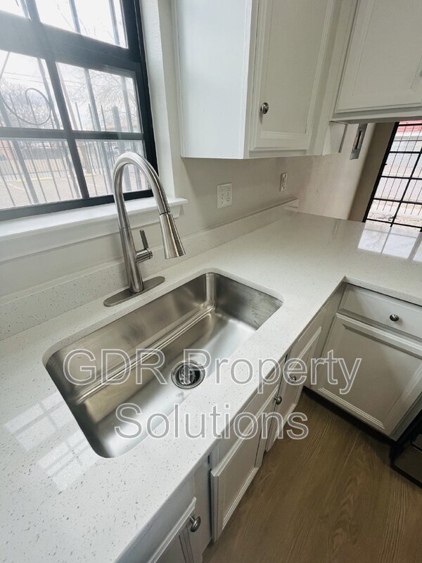 Building Photo - 1116 Coal Ave SW