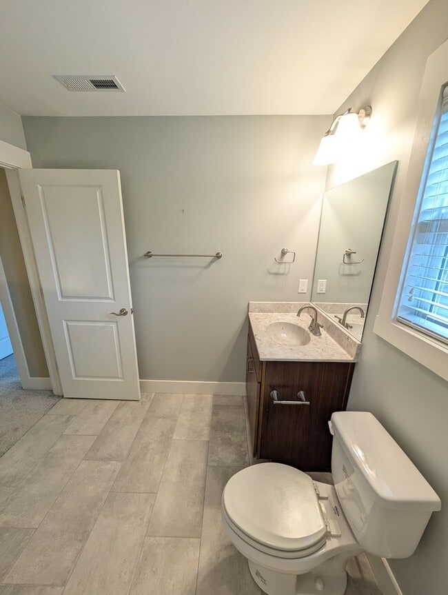 Building Photo - Long Term Rental -Oakley Area