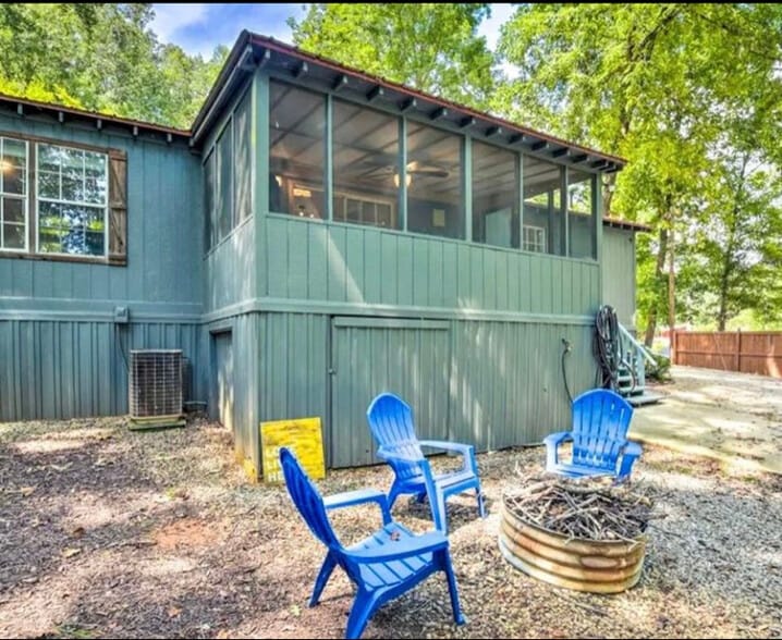 Building Photo - 290 S Port Bass Dr