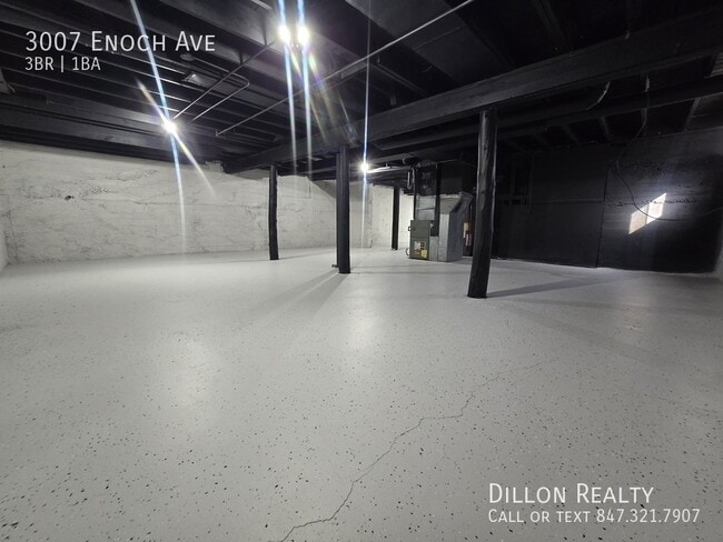 Building Photo - 3007 Enoch Ave