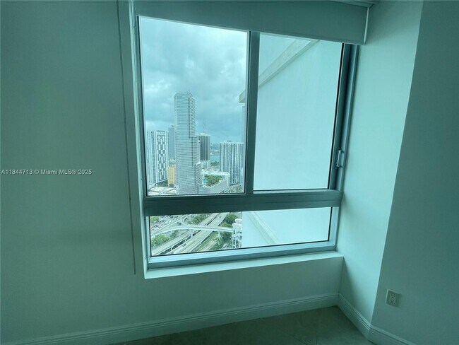 Building Photo - 350 S Miami Ave