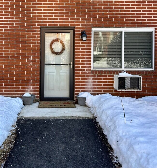 Building Photo - 3 Dailey St