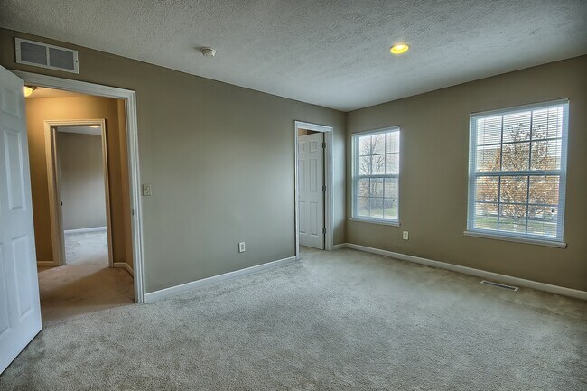Building Photo - 7233 Springview Ln