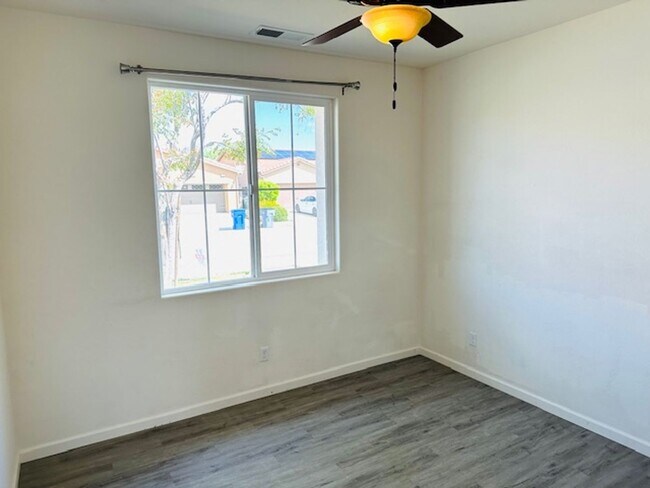 Building Photo - $2,250 Locan & Ashlan, 3 Bedroom - E. Giav...