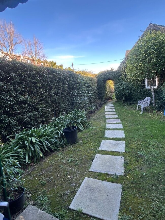 Building Photo - 9750 Newman St