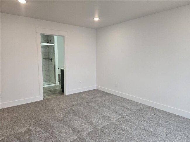 Building Photo - 1 MONTH FREE WHEN YOU SIGN A 15 MONTH LEASE! BRAND NEW TOWNHOME IN THE DESIRABLE SOUTHRIDGE AREA!