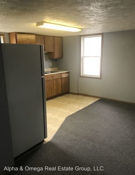 Building Photo - 146 S Main St