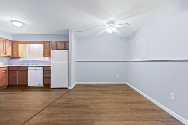 Building Photo - 3201 Elm Grove Dr