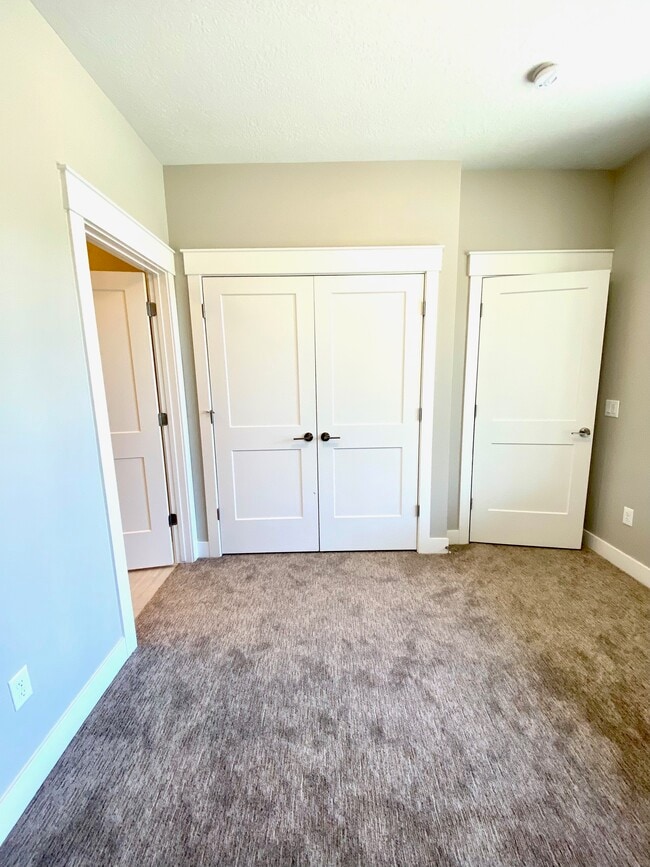 Building Photo - 10439 S Beetdigger Blvd