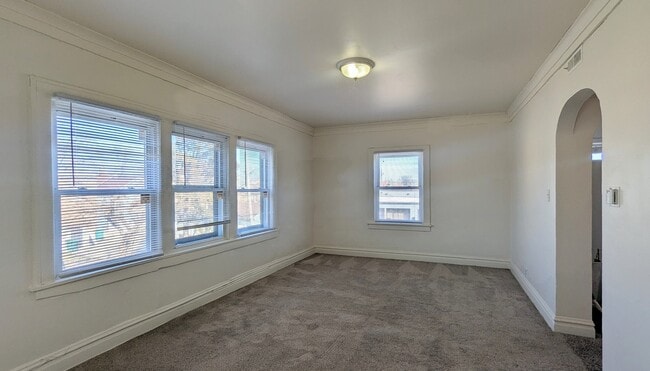 Building Photo - 825 W Jefferson St