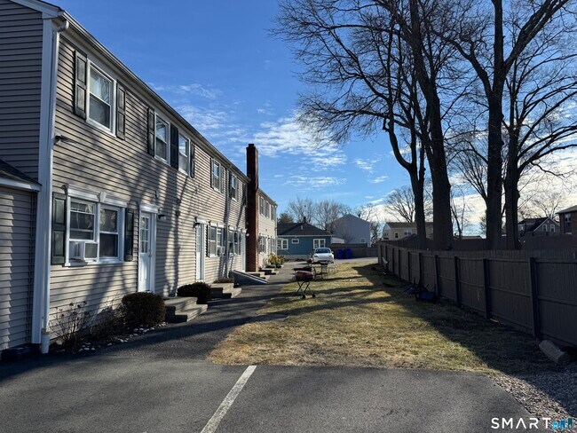 Building Photo - 855 Black Rock Tpke