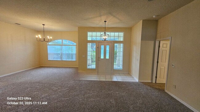 Building Photo - Spacious 4 Bedroom Home in Breakaway Trail...