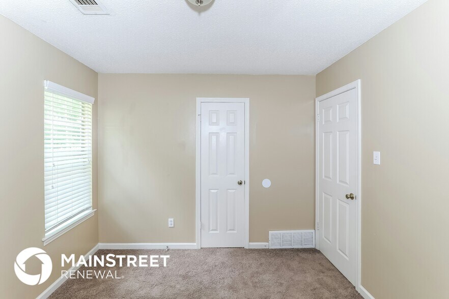 Building Photo - 4820 Greenlawn Cove