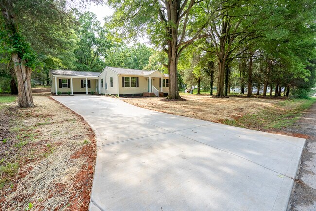 Building Photo - 185 Garden Ln