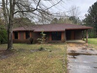 Building Photo - Renovated 3 Bedroom 1 Bath Home on 1 Acre for Rent!