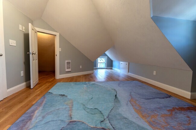 Building Photo - 118 Newburg St