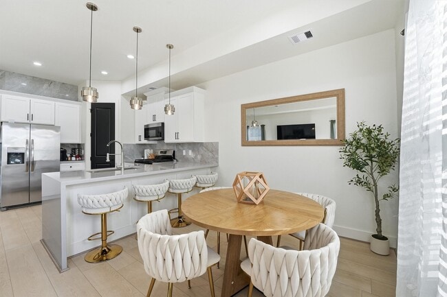 Building Photo - 7908 Brandon St