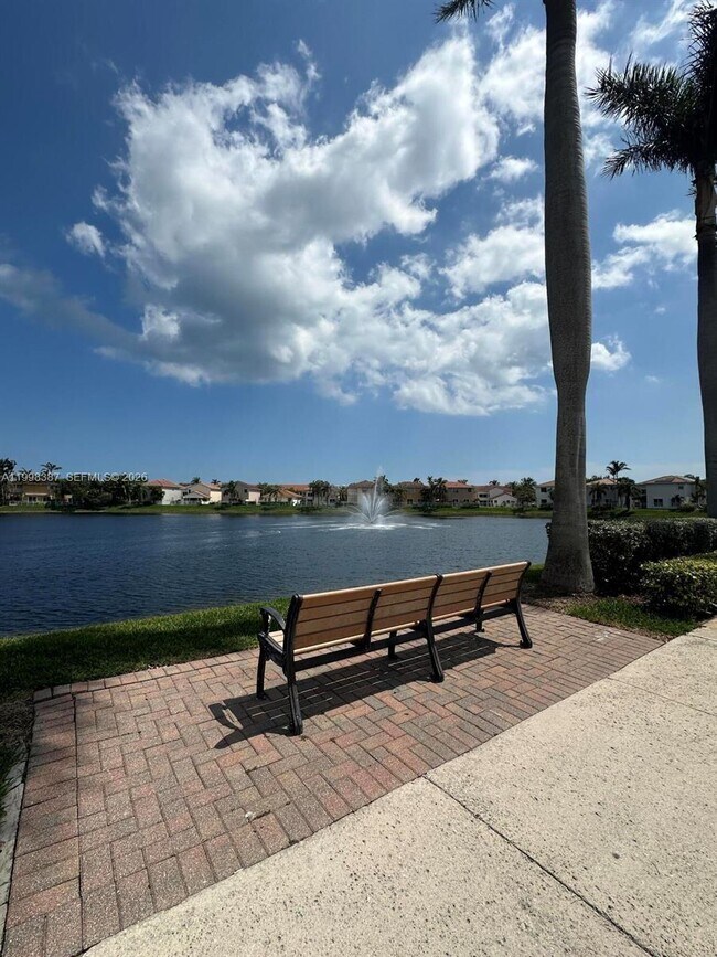 Building Photo - 1120 W Lake St