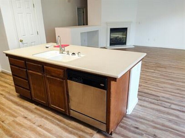 Building Photo - Welcome Home!!