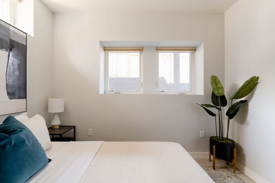 Building Photo - 911 SE 26th Ave