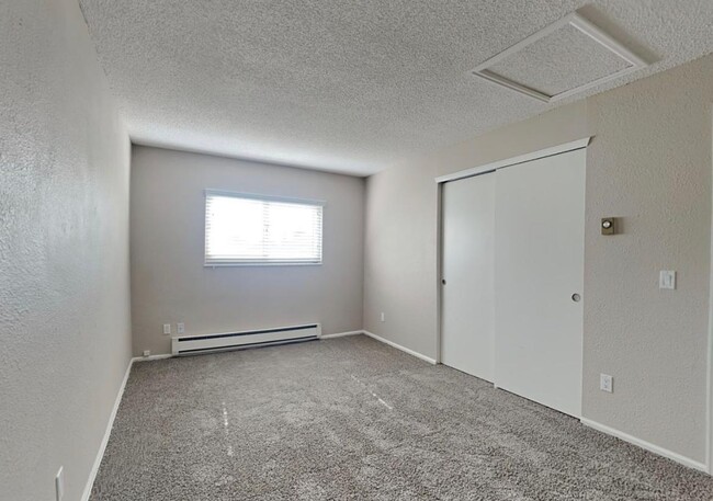 Building Photo - 10964 Elm Dr