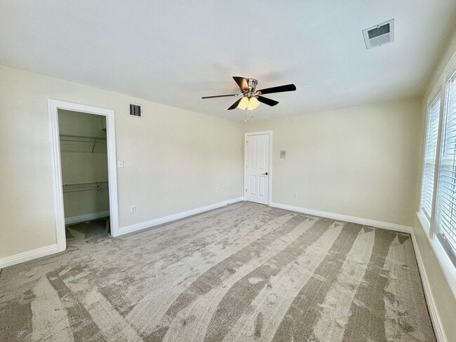 Building Photo - Gorgeous Beach View Home