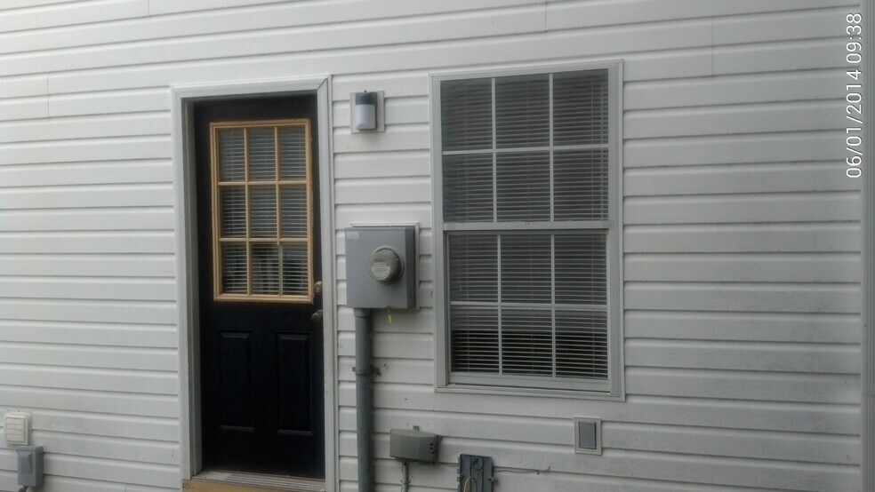 Building Photo - 168 Riverview Dr