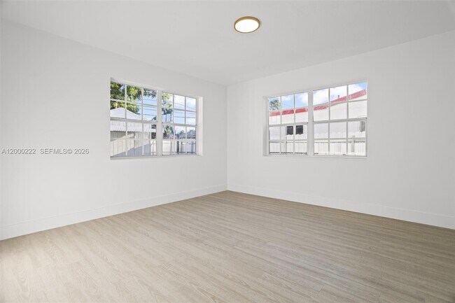 Building Photo - 6825 SW 12th St