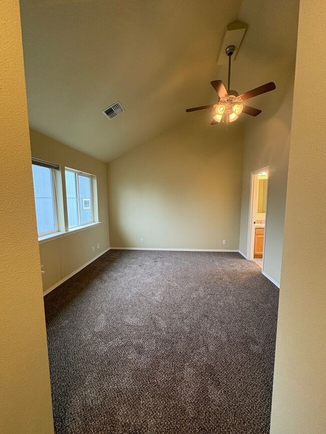 Building Photo - 3 Bedroom Duplex on Bailey Hill Rd