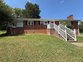 Building Photo - 401 Orchard Dr