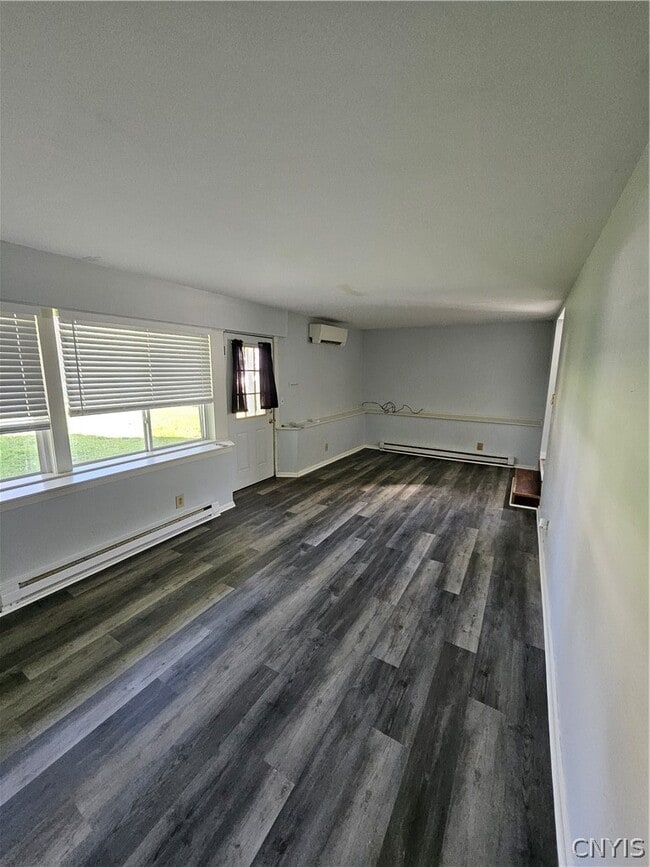 Building Photo - 5 Perry Hill Rd