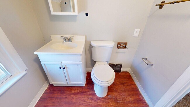 Building Photo - Clark / Fulton Area - 3 Bedrooms - 1 Bath - Single Family Home