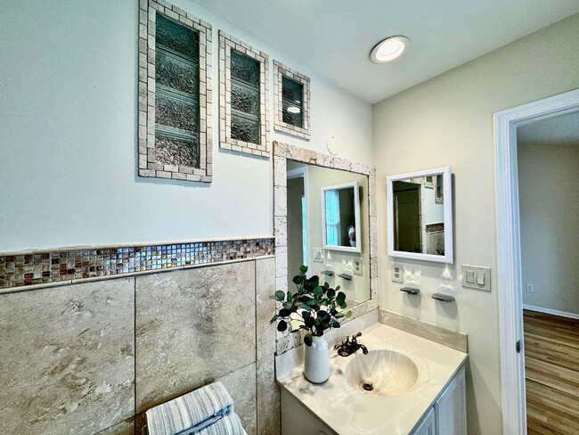 Building Photo - 4-Bedroom Home in Rock Creek Available NOW...